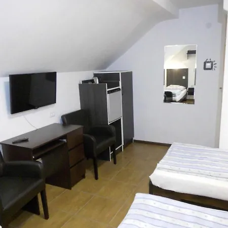 Bed & Breakfast Gosciniec Nad Jarem 3*