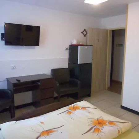 Gosciniec Nad Jarem Bed & Breakfast 3*